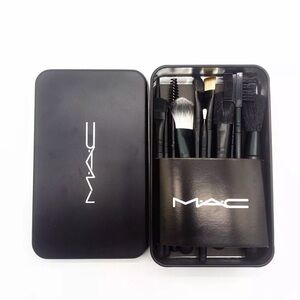 1 left! MAC 12 piece brush set NWB